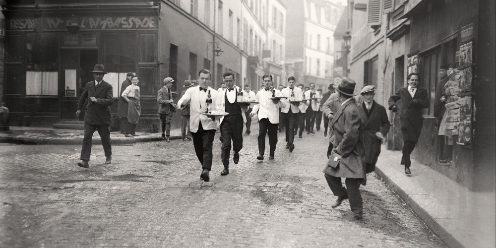 Course des graçons de café à Montmartre