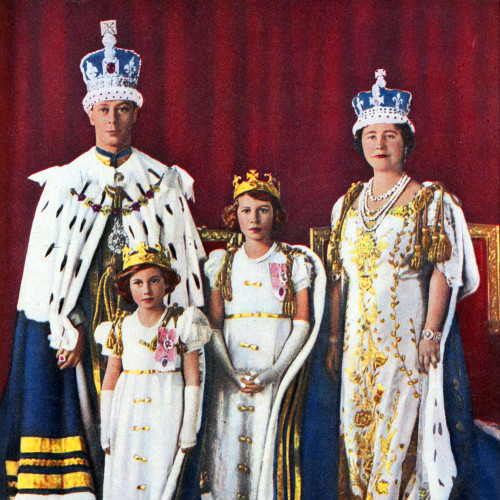 Georges VI et sa famille en grand apparat