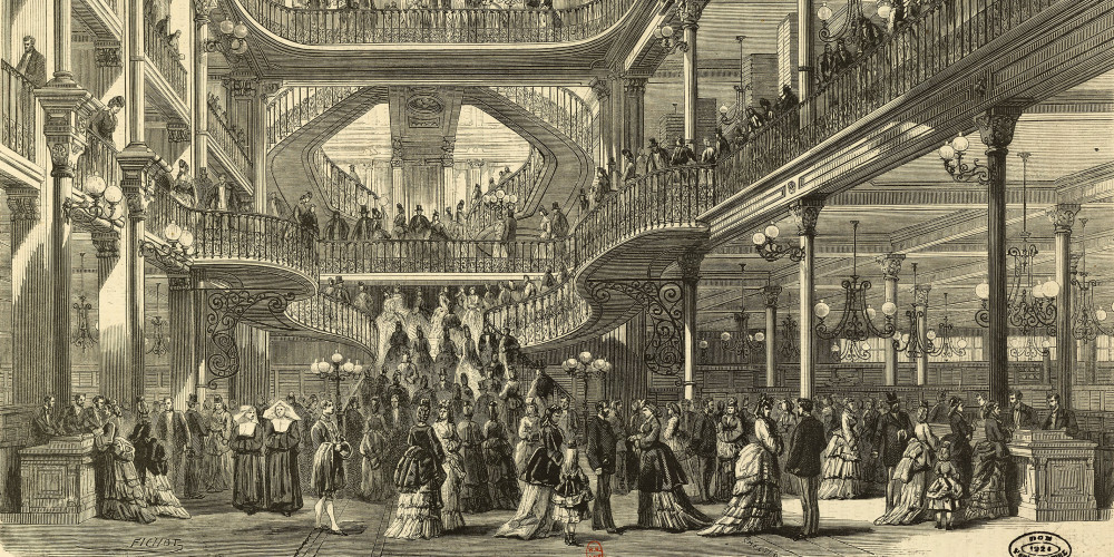 Le grand escalier central du Bon Marché