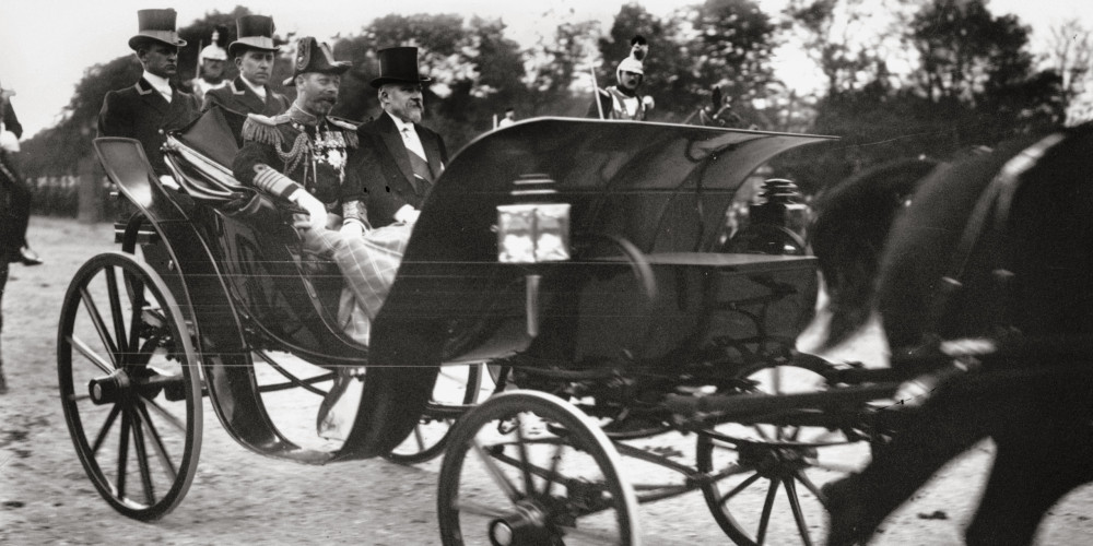 Le roi George V et Raymond Poincaré en calèche