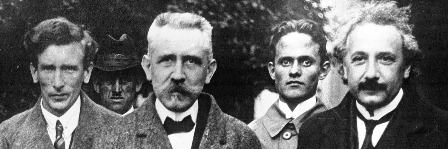 R. Smith, le Professeur Langevin et Albert Einstein