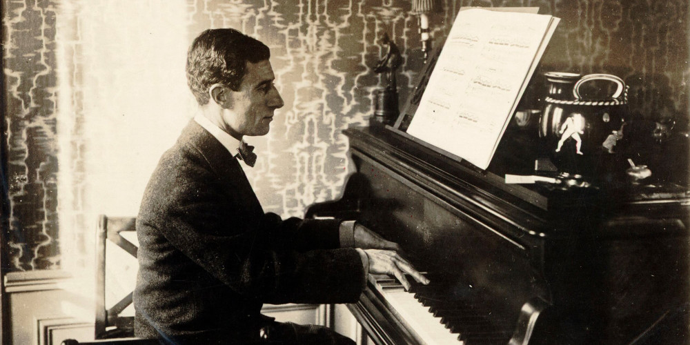 Maurice Ravel au piano