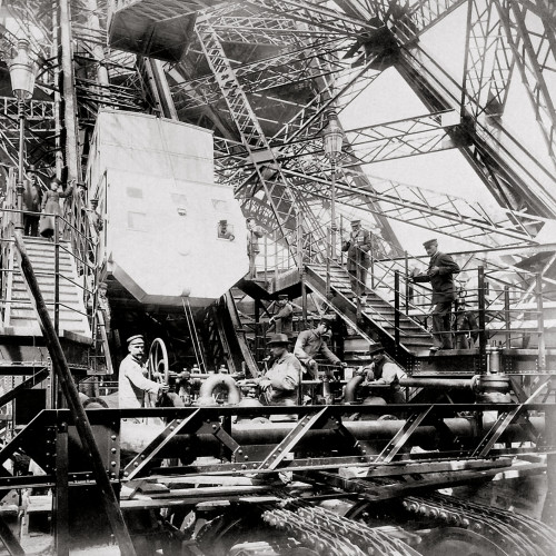 Les ascenseurs de la Tour Eiffel en 1889