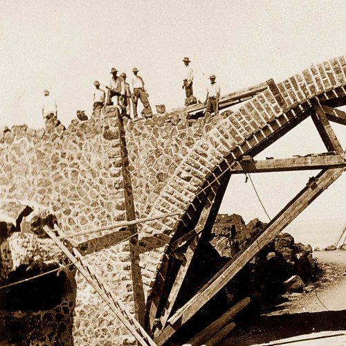 Montage d’une arche du pont de la Grande Ravine