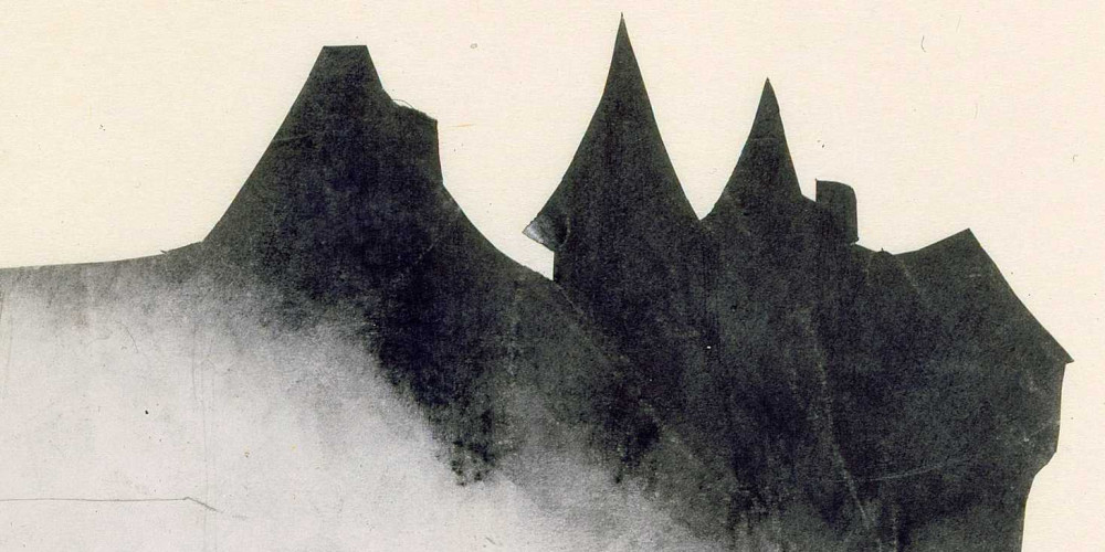 Silhouette de toits et de tourelles