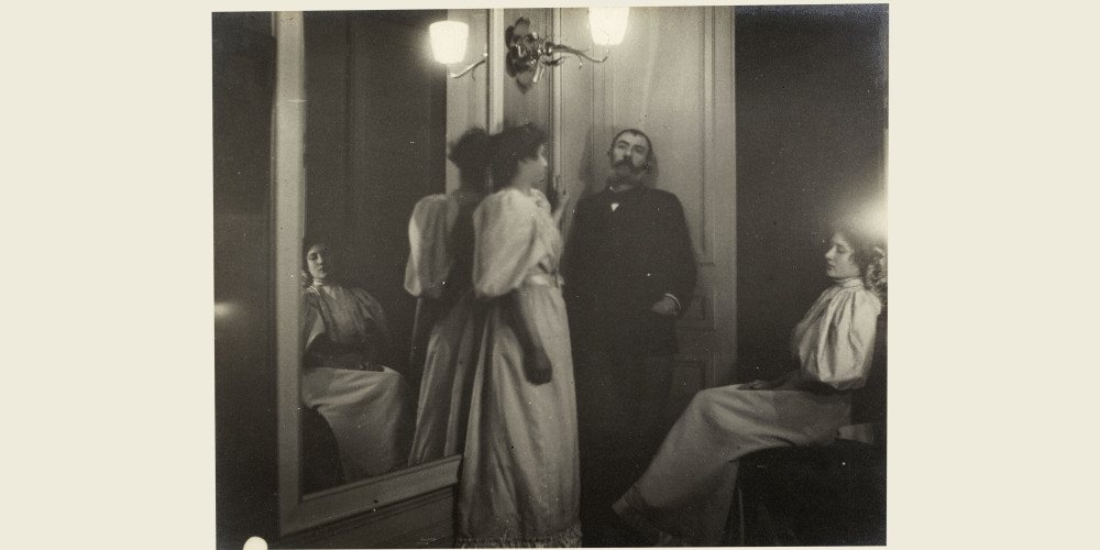 Portrait au miroir du peintre Henry Lerolle et de ses deux filles, Yvonne et Christine, chez eux