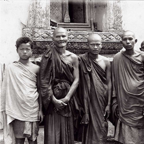 Moines bouddhistes