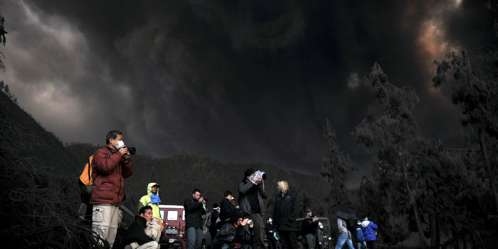 Eruption du volcan Mont Bromo en Indonésie