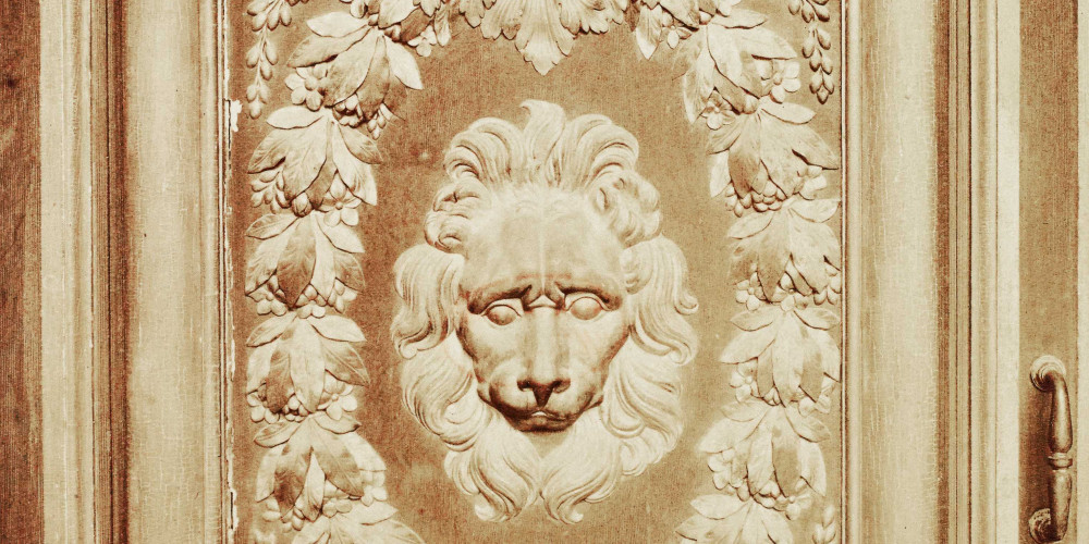 Fontainebleau, la Porte Dorée élevée par François Ier sur les dessins du Primatice