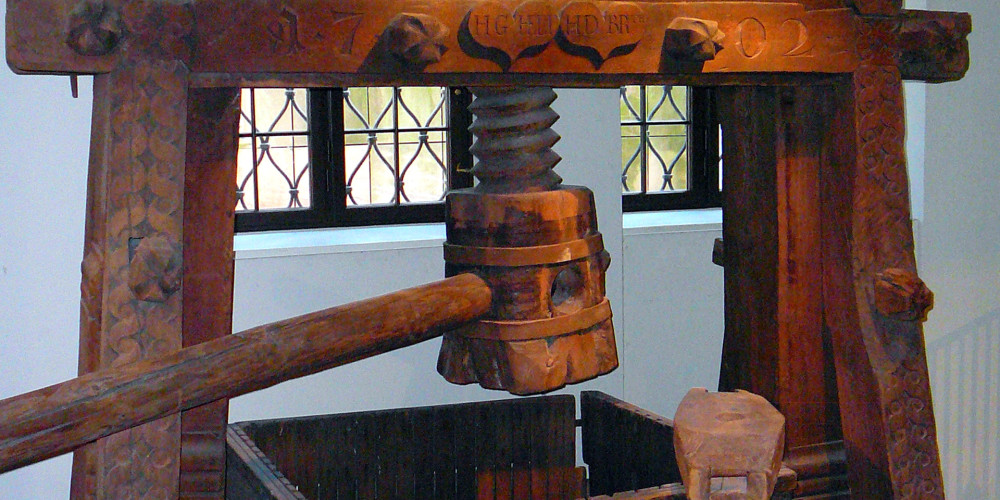 Presse à vin en bois