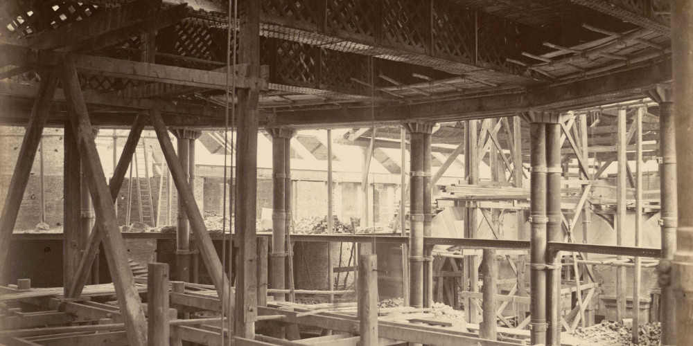 Construction de l’opéra Garnier à Paris, la cage de scène