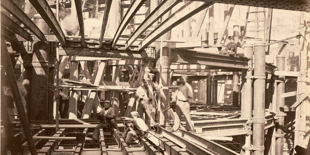 Construction de l’opéra Garnier à Paris, ouvriers sur le chantier