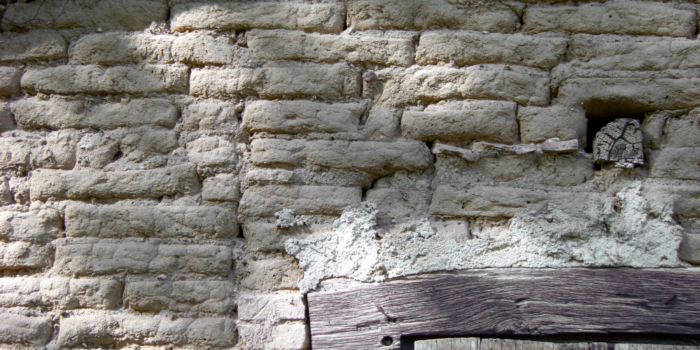 Mur en brique de terre crue (adobe)