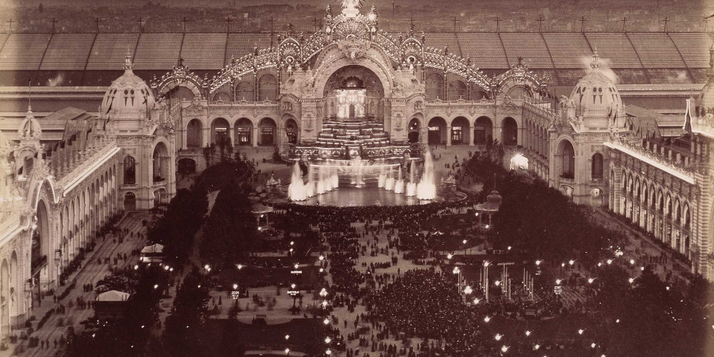 Exposition universelle de 1900. Champ de Mars, palais de l’électricité, fête de nuit.