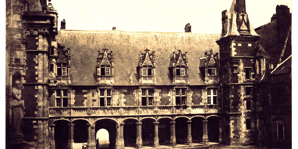 Blois, château : cour intérieure. Aile Louis XII.