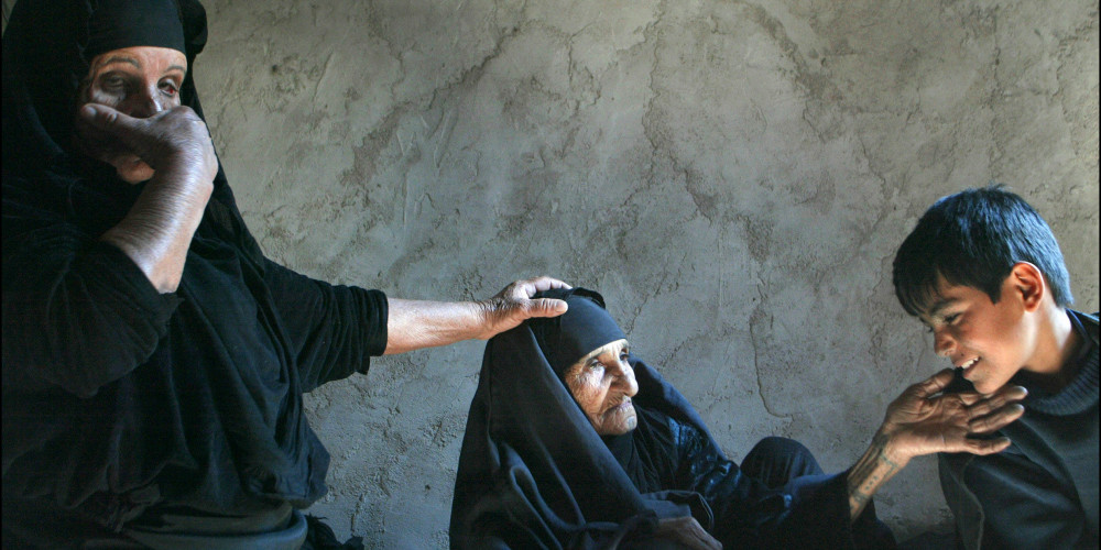 Un jeune irakien et sa grand-mère
