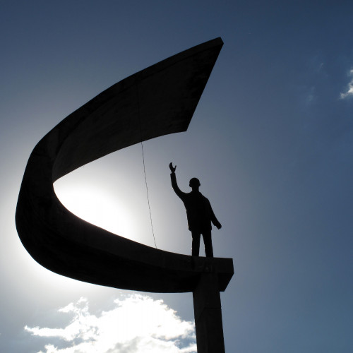 Monument hommage à Juscelino Kubitschek par Oscar Niemeyer, 1981
