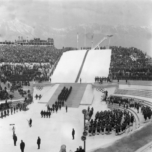 Cérémonie d'ouverture JO le 29 janvier 1964 au stade du tremplin de Bergise