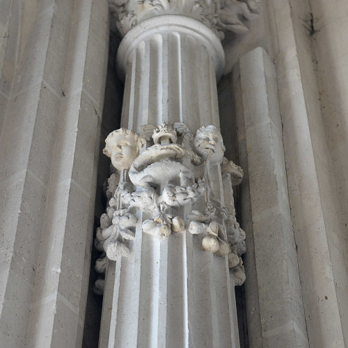 Bague ornementale d’une colonne d’angle de la chapelle du château de Villers-Cotterêts