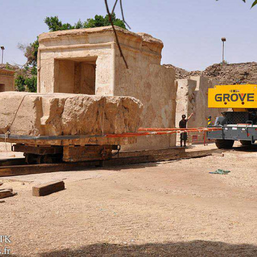 Reconstruction (anastylose) de la chapelle du pharaon Thoutmosis III à Karnak