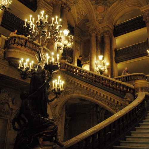 L’opéra Garnier aujourd’hui : éclairage du grand escalier