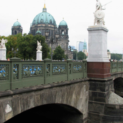 Le Schlossbrücke (pont du château, 1821-1824) à Berlin