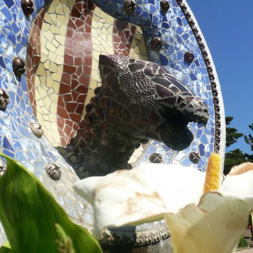 Parc Güell : tête de serpent en trencadis 