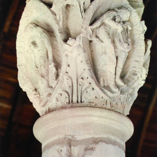 Chapiteau de colonne romane à Cluny, vers 1120