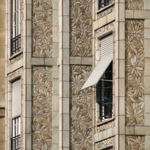 Motifs en grès flammé, immeuble des frères Perret à Paris