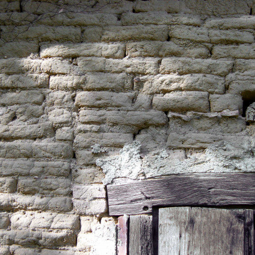 Mur en brique de terre crue (adobe)