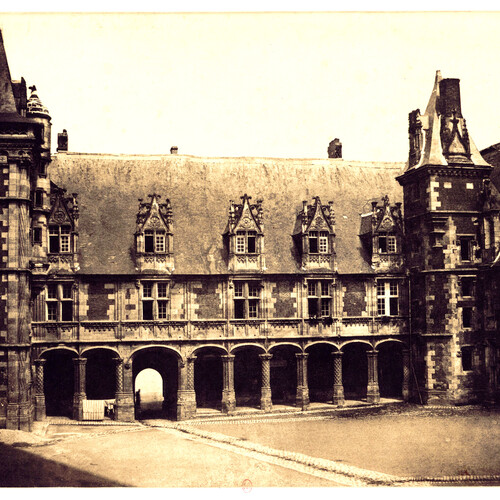 Blois, château : cour intérieure. Aile Louis XII.