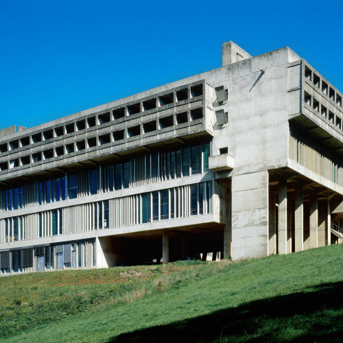Le couvent Sainte-Marie-de-la-Tourette vers Éveux (1953)