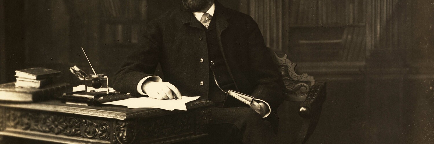 Émile Zola à son bureau